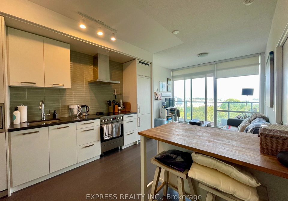 120-bayview-avenue-toronto-ontario-c12325614