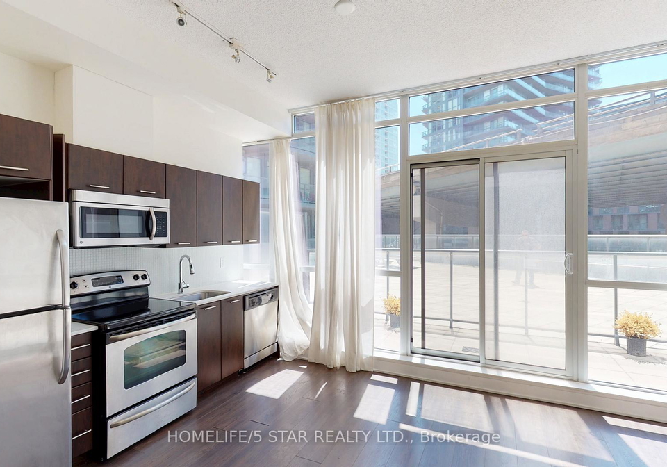169-fort-york-boulevard-toronto-ontario-c12325653