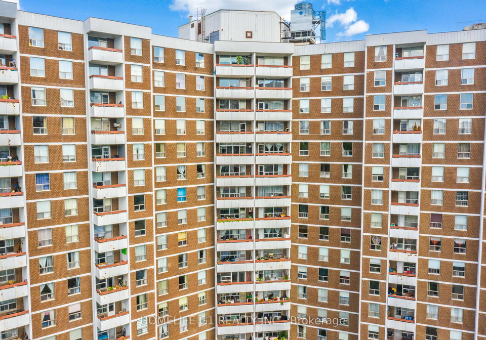 10-edgecliff-golfway-east-york-ontario-c12325824