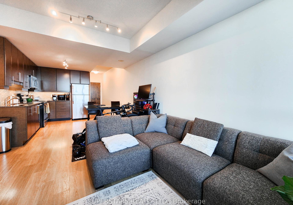 33-bay-street-toronto-ontario-c12326348