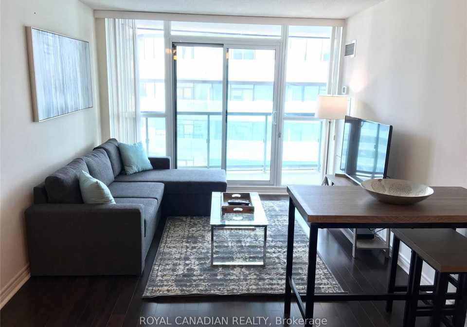19-grand-trunk-crescent-toronto-ontario-c12327473