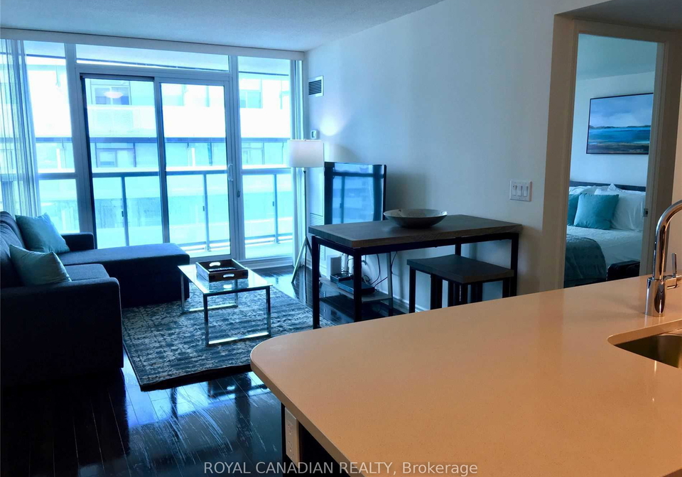 19-grand-trunk-crescent-toronto-ontario-c12327473