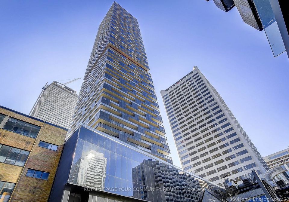 8-eglinton-avenue-e-e-toronto-ontario-c12327547