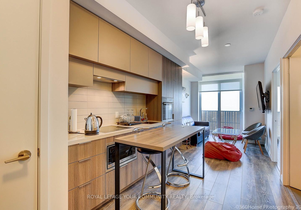 8-eglinton-avenue-e-e-toronto-ontario-c12327547