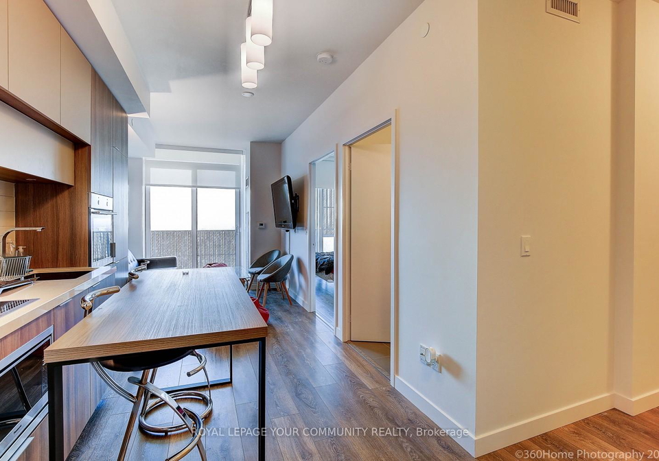 8-eglinton-avenue-e-e-toronto-ontario-c12327547