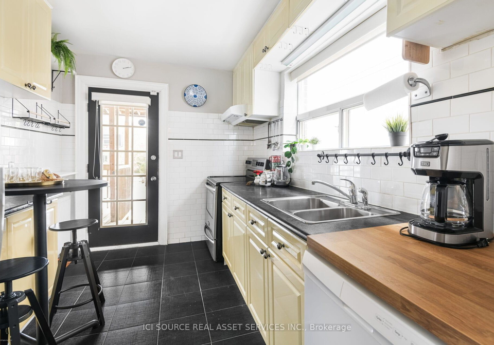 687-glencairn-avenue-toronto-ontario-c12327732