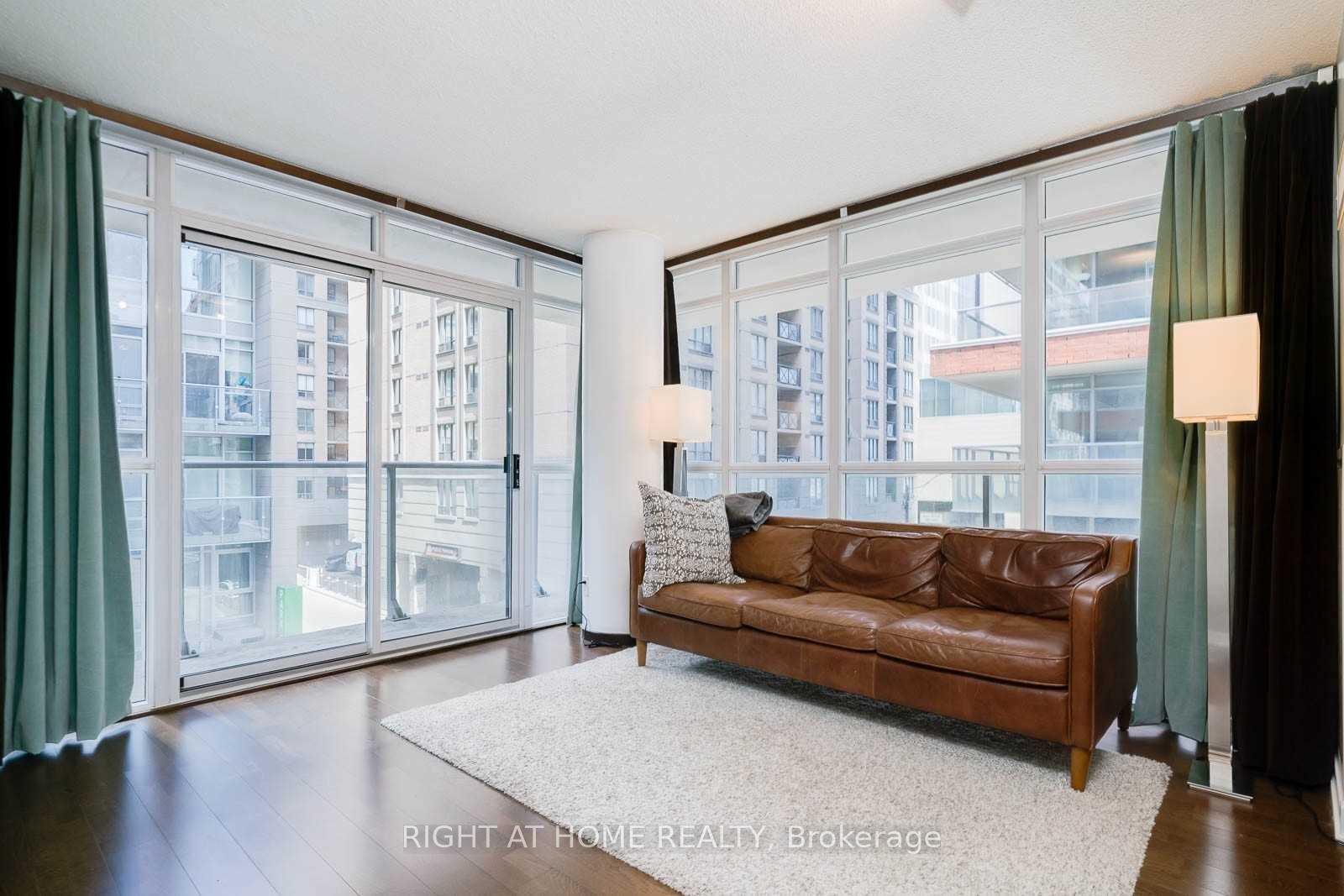 21-nelson-street-toronto-ontario-c12328876