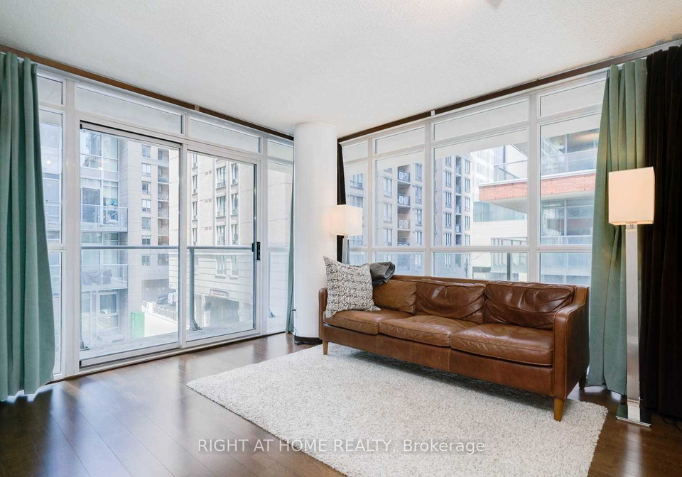 21-nelson-street-toronto-ontario-c12328876