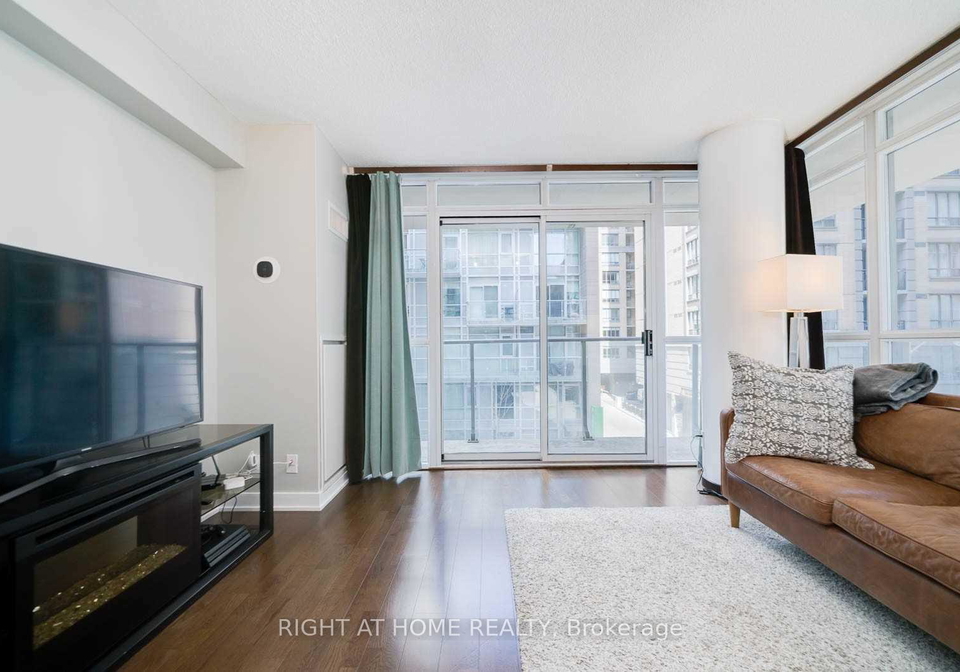21-nelson-street-toronto-ontario-c12328876