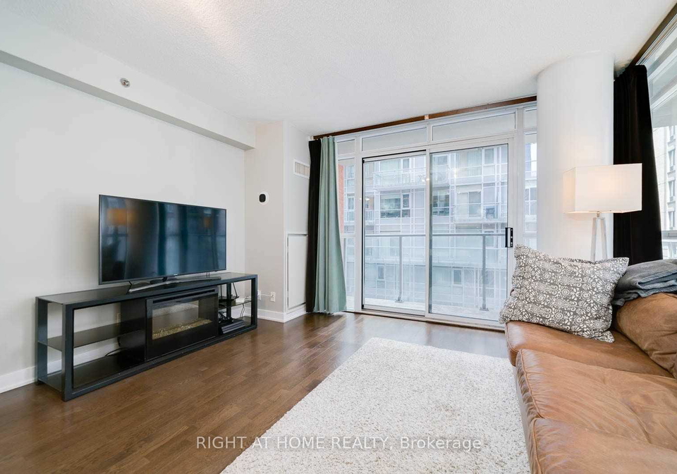 21-nelson-street-toronto-ontario-c12328876