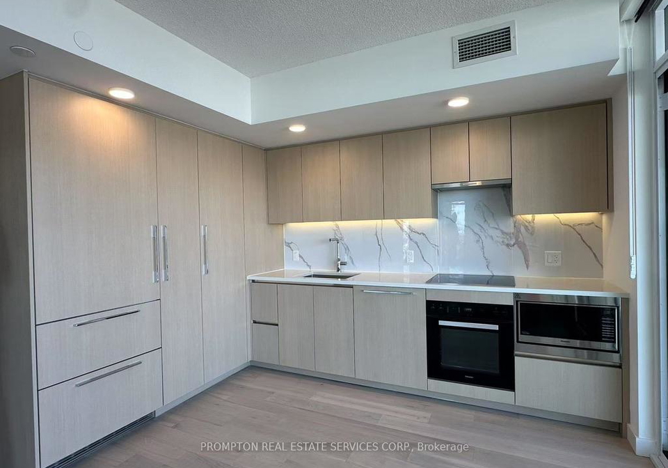 1-concord-cityplace-way-toronto-ontario-c12329004