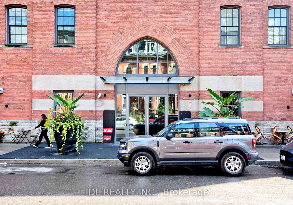 5-st-joseph-street-toronto-ontario-c12329016