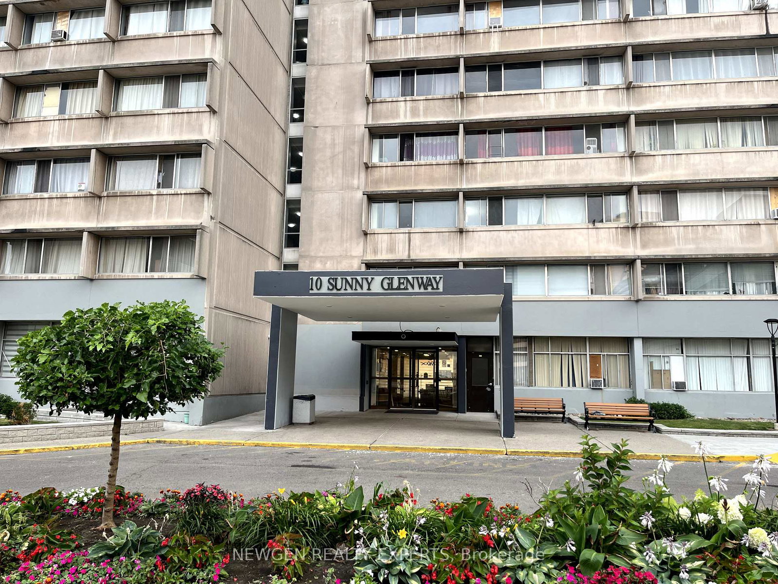 10-sunny-glenway-east-york-ontario-c12329048