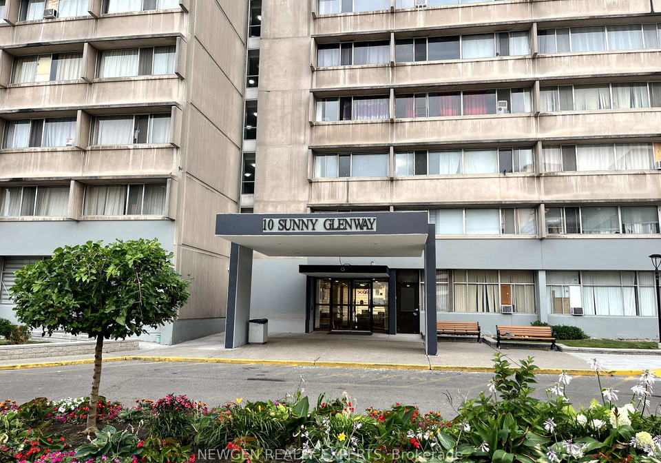10-sunny-glenway-east-york-ontario-c12329048