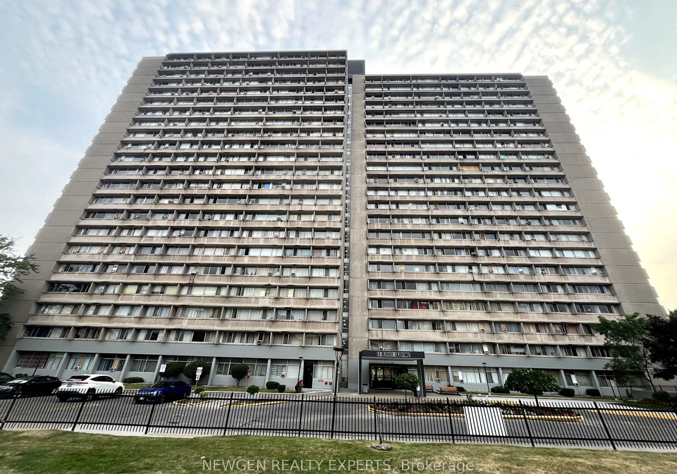 10-sunny-glenway-east-york-ontario-c12329048