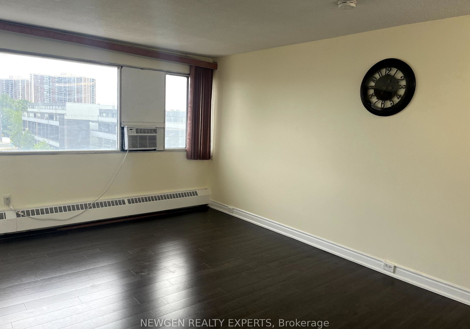 10-sunny-glenway-east-york-ontario-c12329048