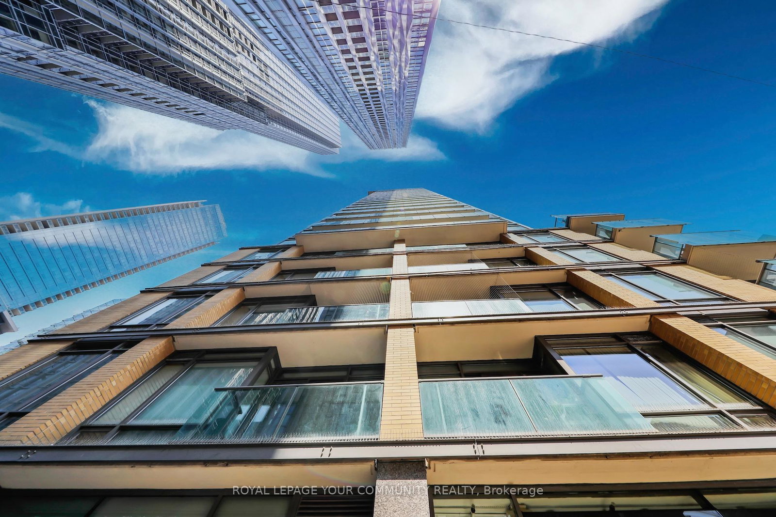 18-yorkville-avenue-toronto-ontario-c12329584