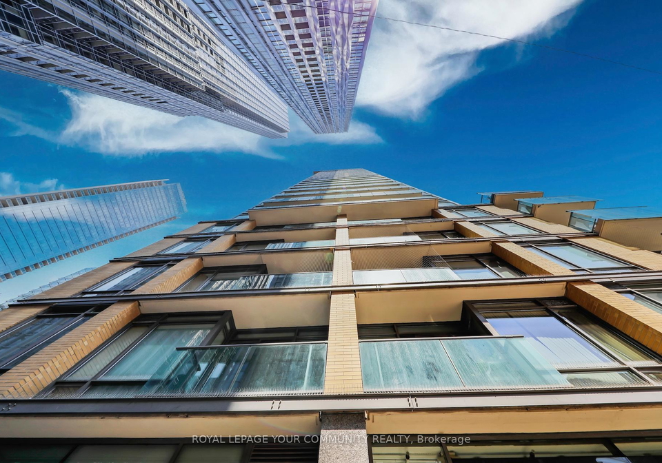 18-yorkville-avenue-toronto-ontario-c12329584