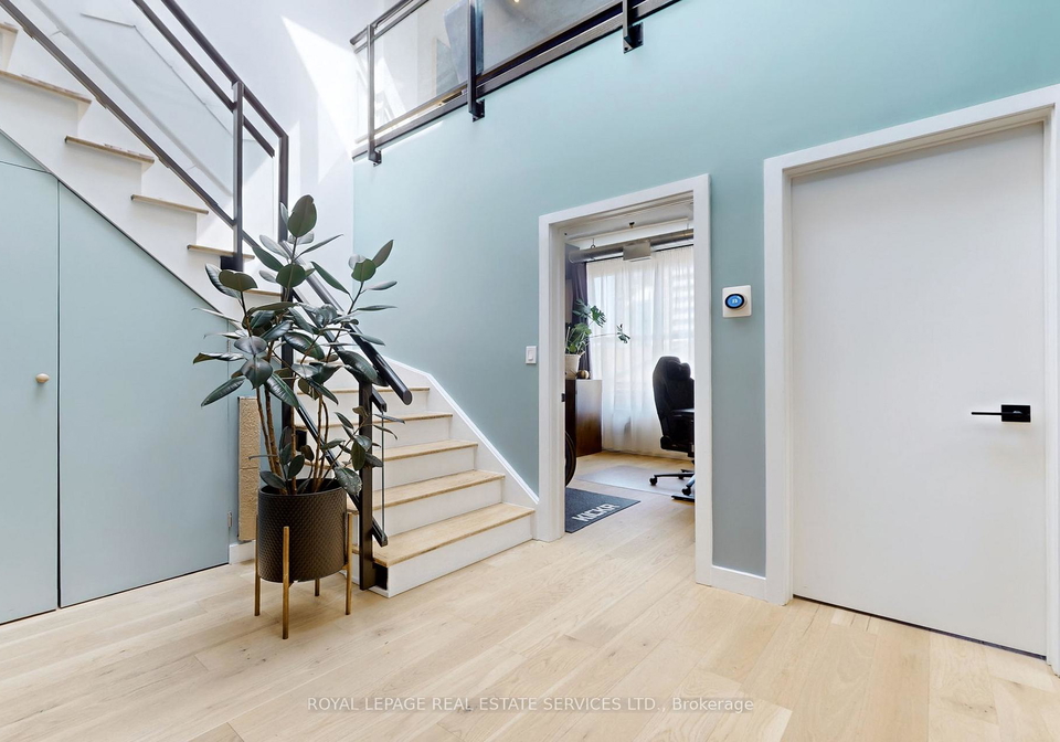 10-wellesley-place-toronto-ontario-c12329697