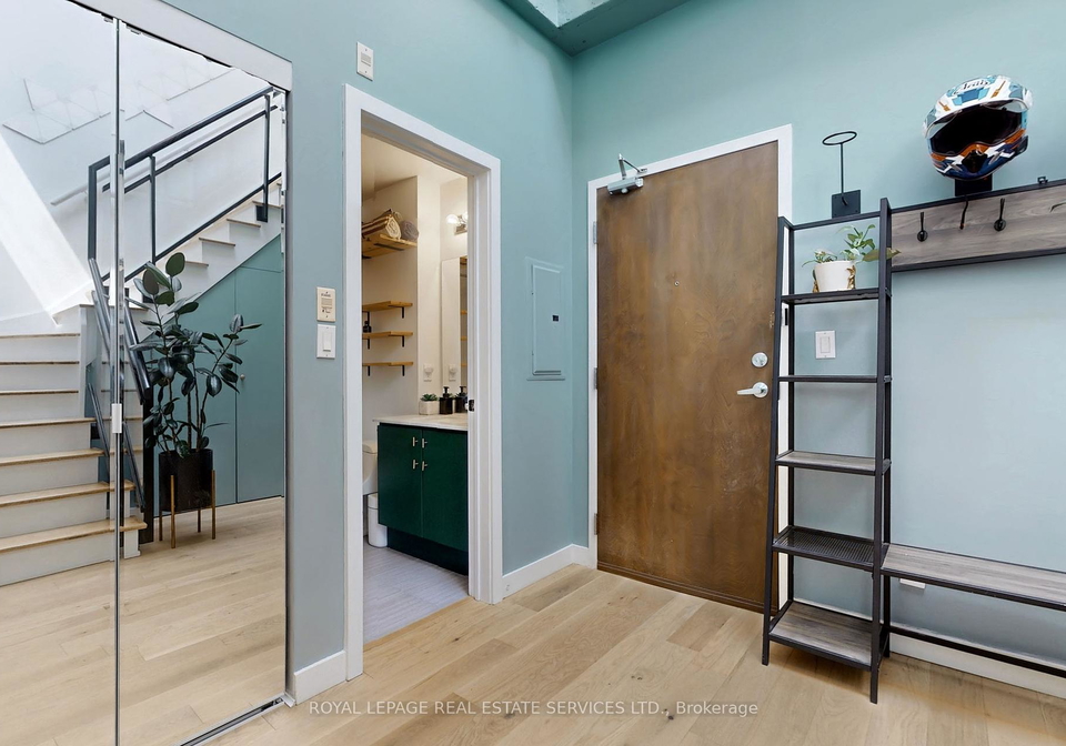 10-wellesley-place-toronto-ontario-c12329697