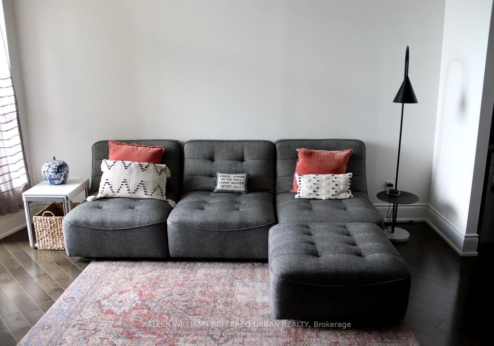 23-glebe-road-w-toronto-ontario-c12329727