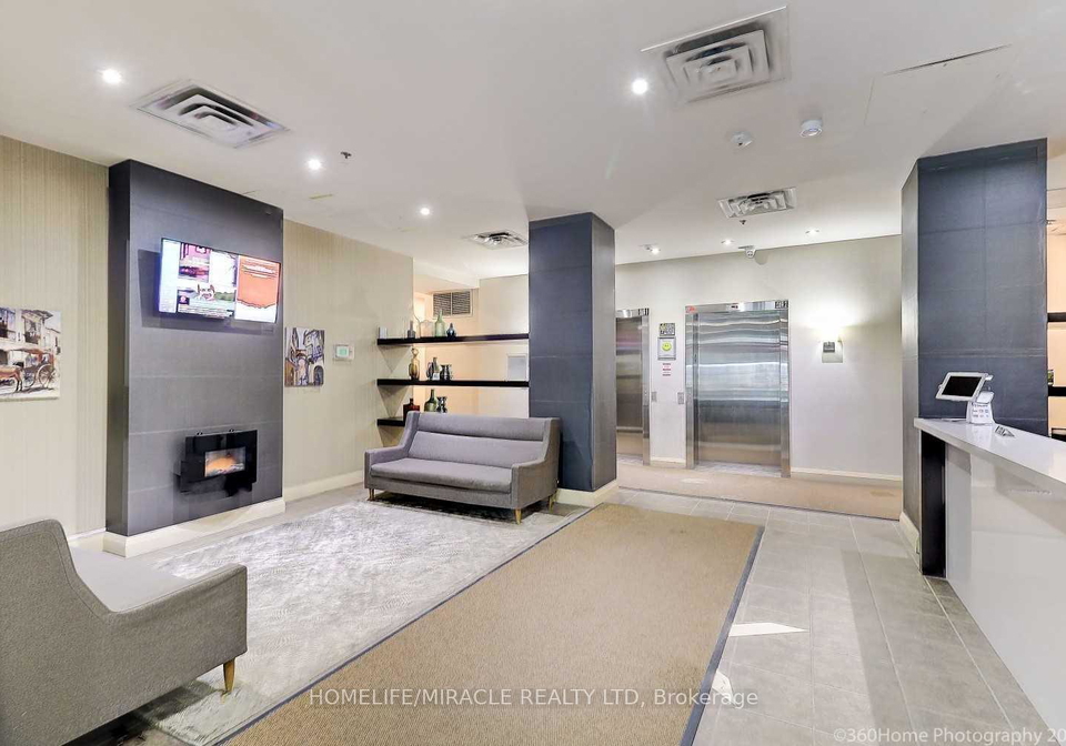 225-wellesley-street-toronto-ontario-c12330053
