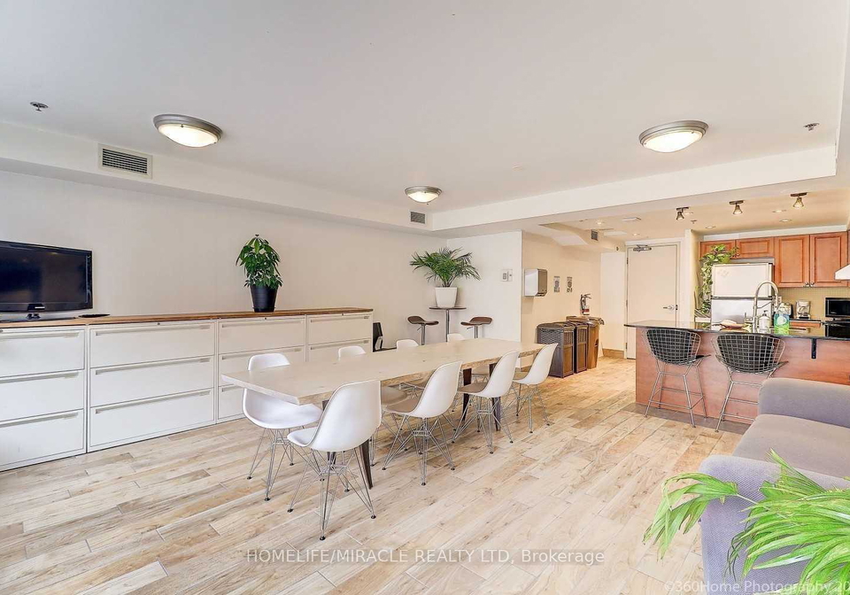 225-wellesley-street-toronto-ontario-c12330053