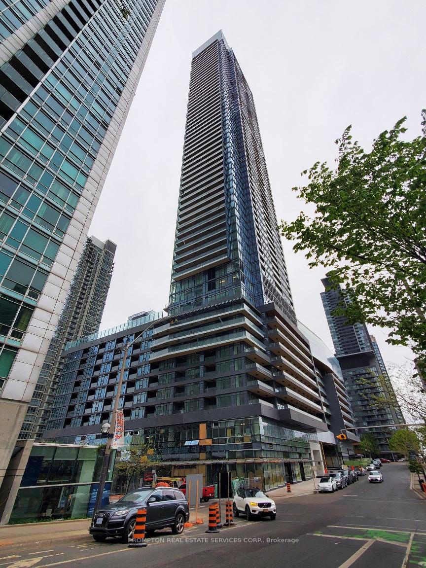 1-concord-cityplace-way-toronto-ontario-c12330281