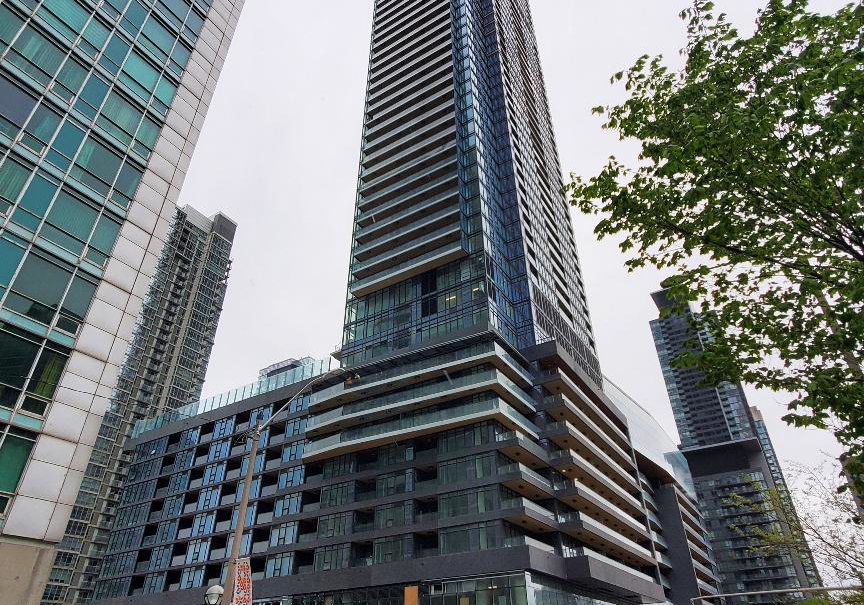 1-concord-cityplace-way-toronto-ontario-c12330281
