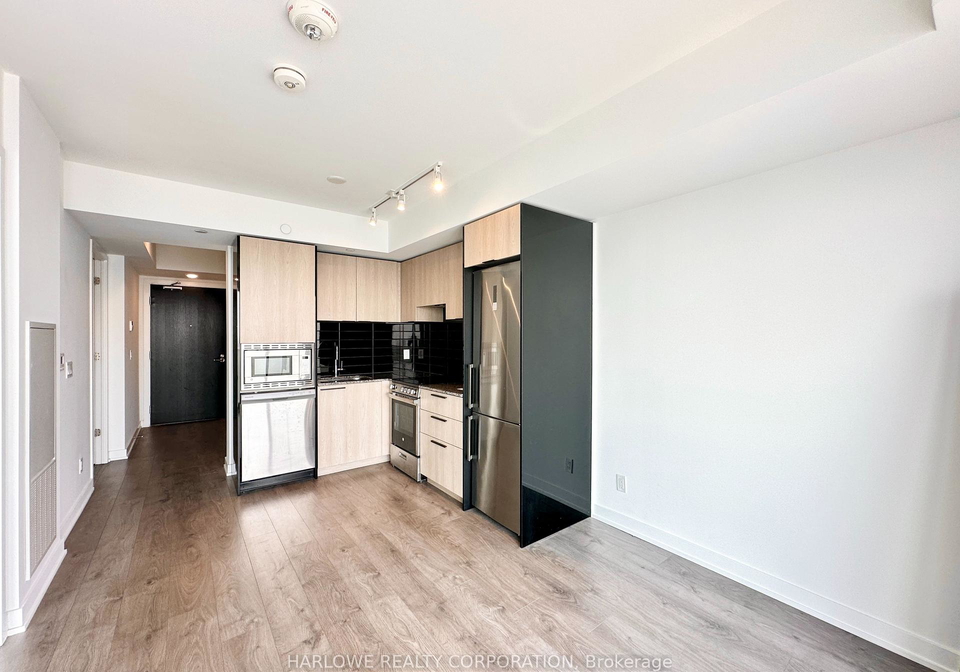 501-yonge-street-toronto-ontario-c12331216