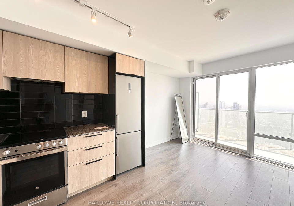501-yonge-street-toronto-ontario-c12331216