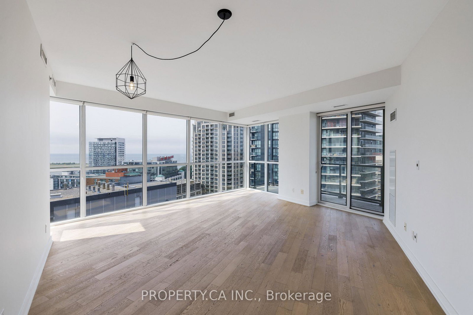 20-bruyeres-mews-toronto-ontario-c12331372