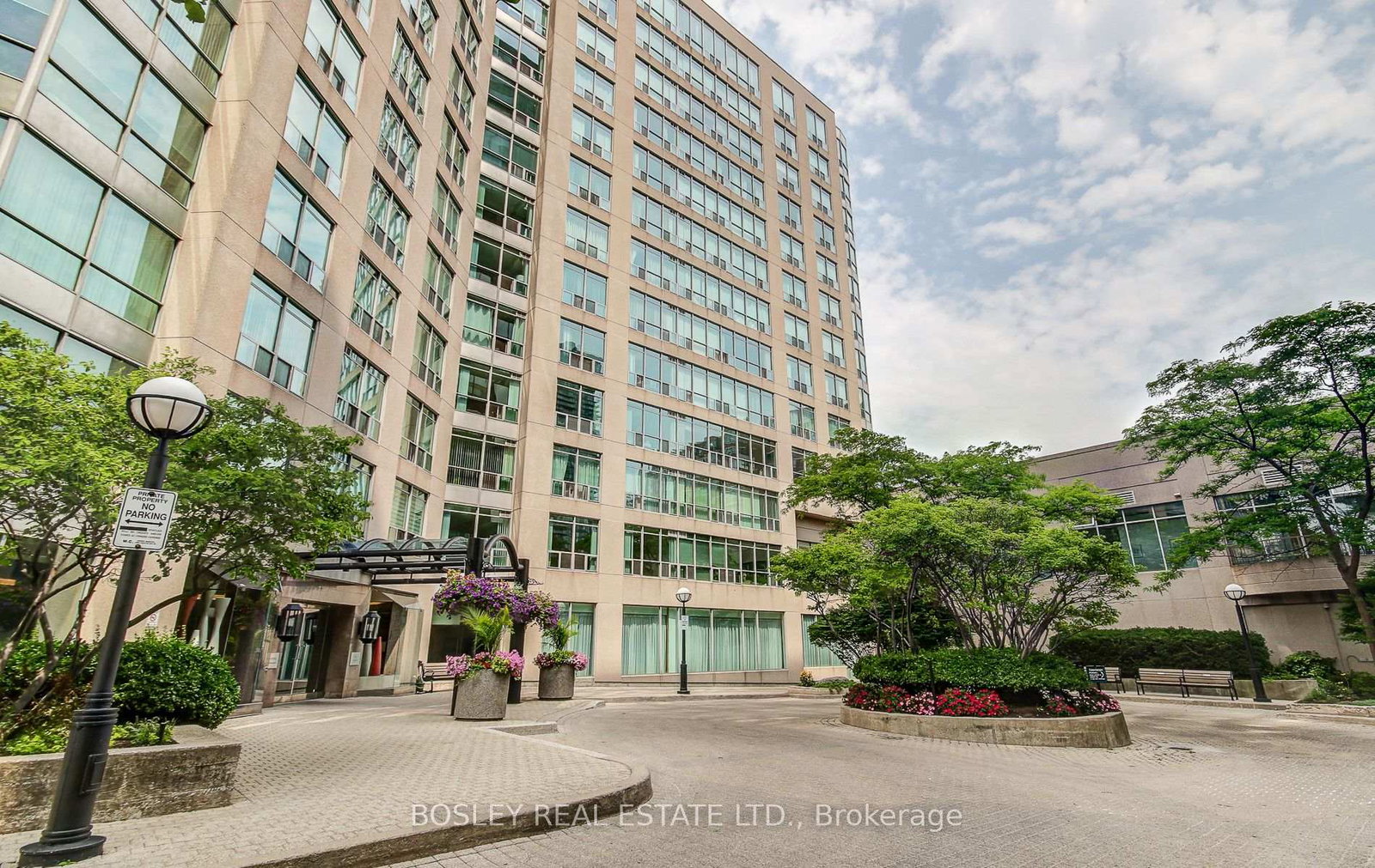 942-yonge-street-toronto-ontario-c12331454