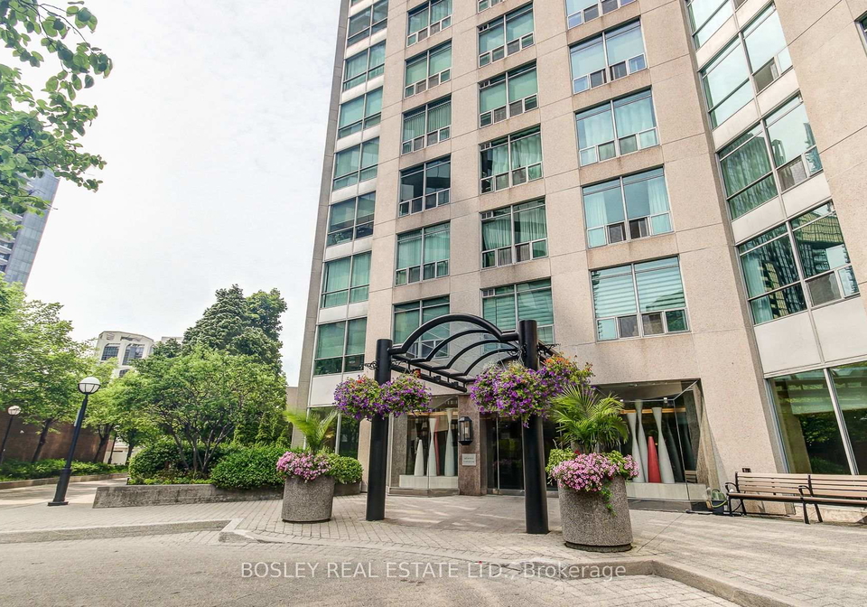 942-yonge-street-toronto-ontario-c12331454