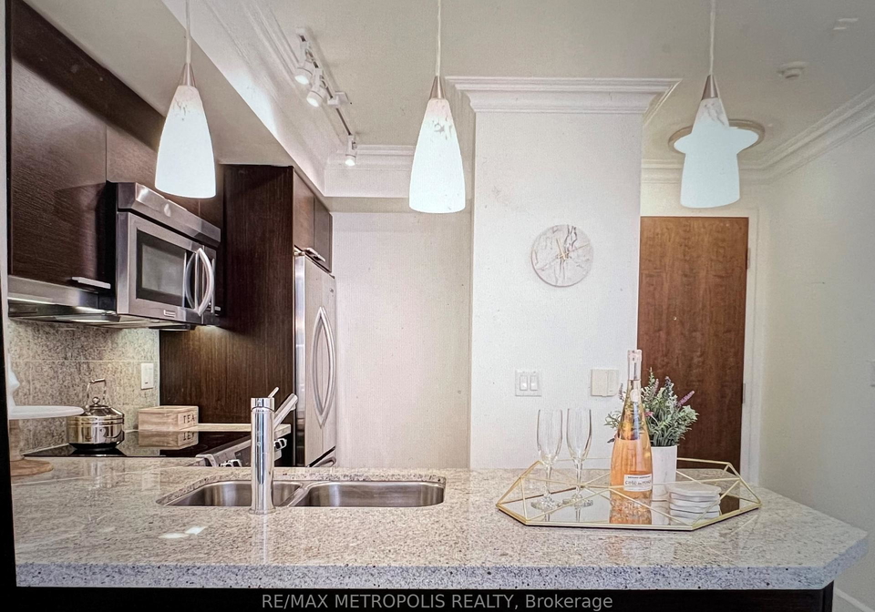 650-sheppard-avenue-north-york-ontario-c12331627