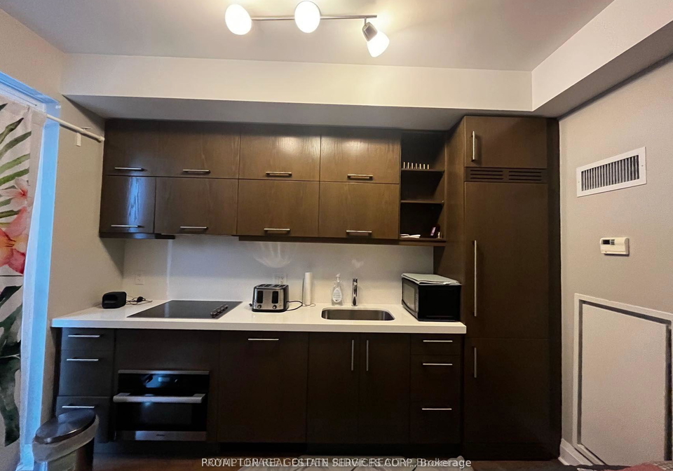 1080-bay-street-toronto-ontario-c12332097