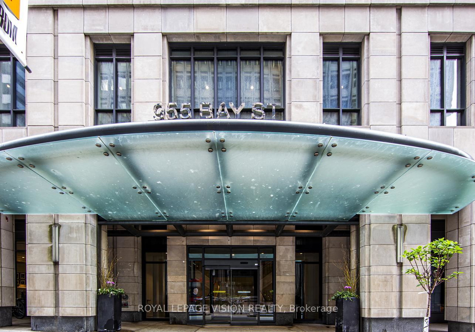 955-bay-street-toronto-ontario-c12332104