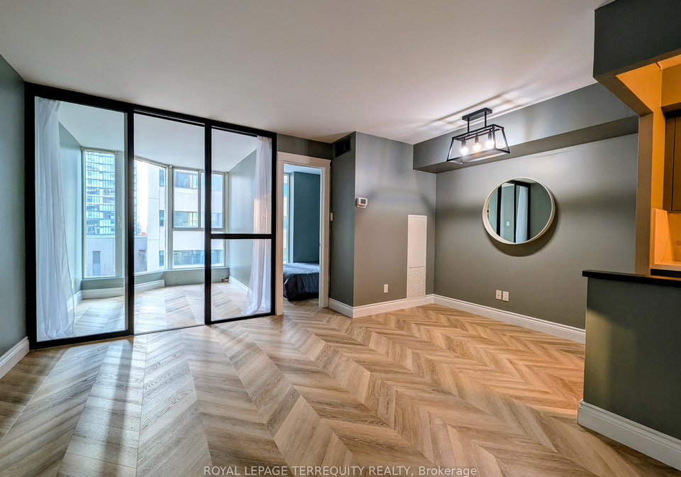 55-centre-avenue-toronto-ontario-c12333036