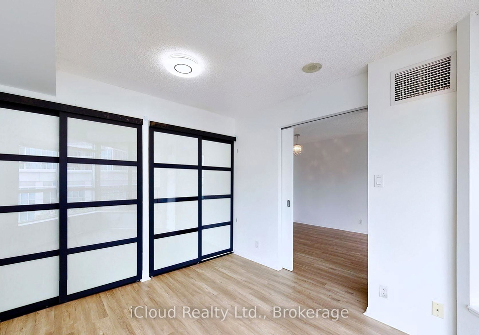 228-queens-quay-w-toronto-ontario-c12333581