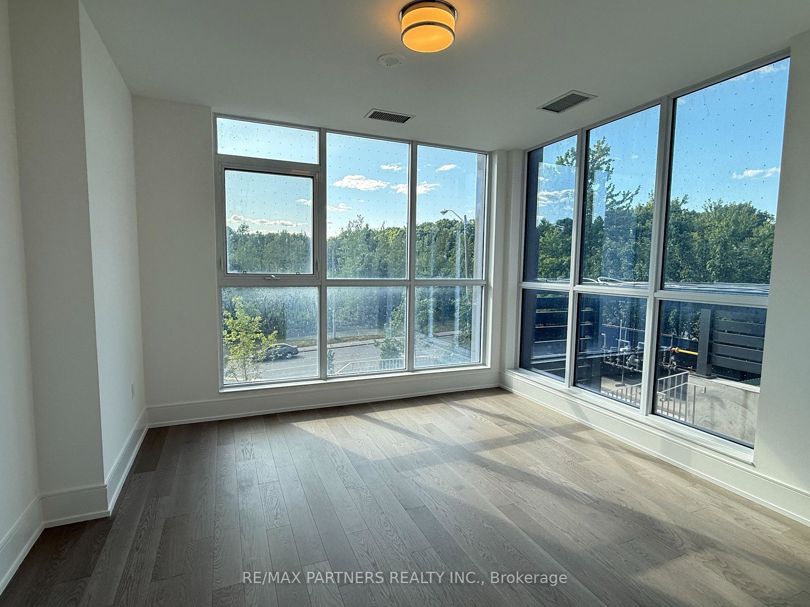 10-inn-on-the-park-drive-north-york-ontario-c12333621