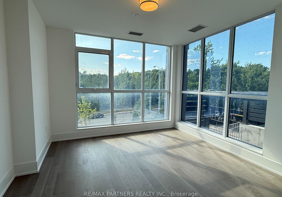 10-inn-on-the-park-drive-north-york-ontario-c12333621