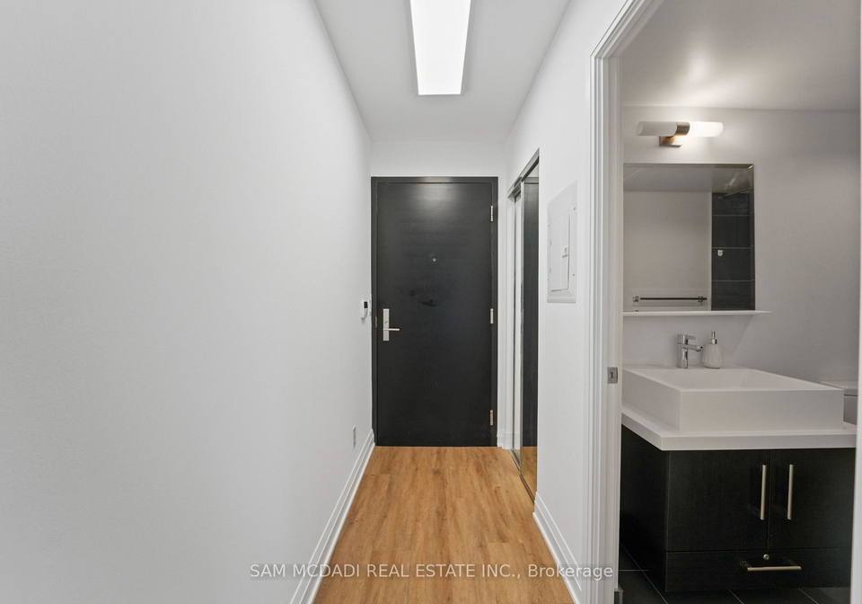 1080-bay-street-toronto-ontario-c12333811