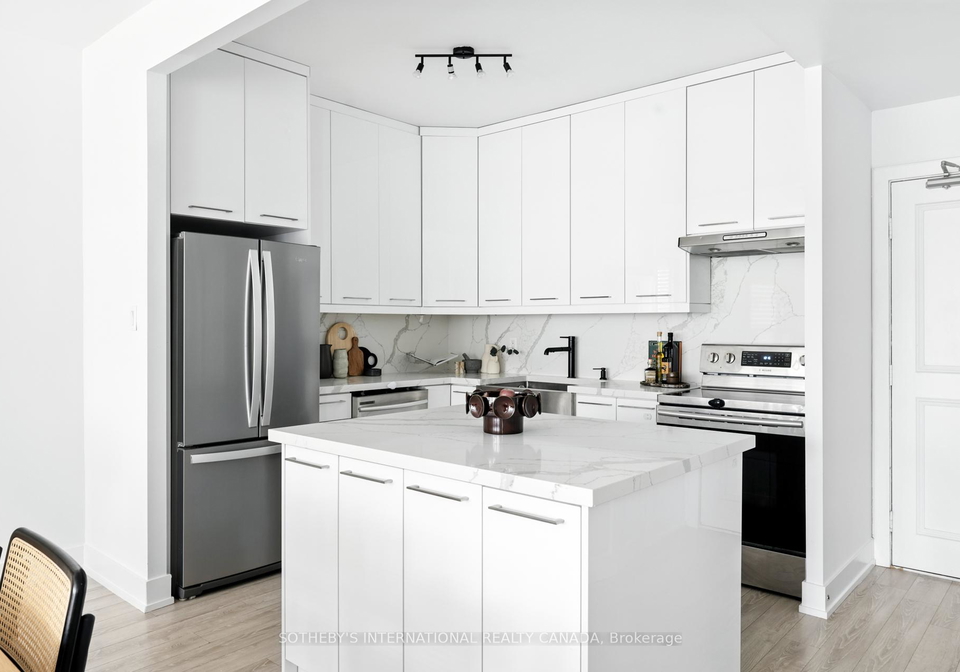 20-fashion-roseway-way-north-york-ontario-c12334066