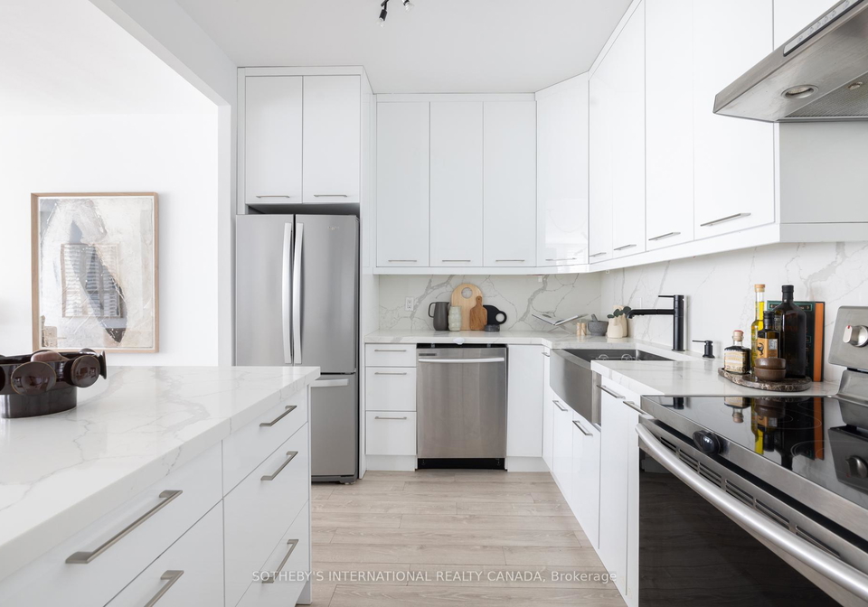 20-fashion-roseway-way-north-york-ontario-c12334066
