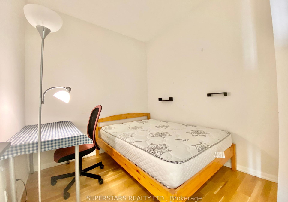 832-bay-street-toronto-ontario-c12334827