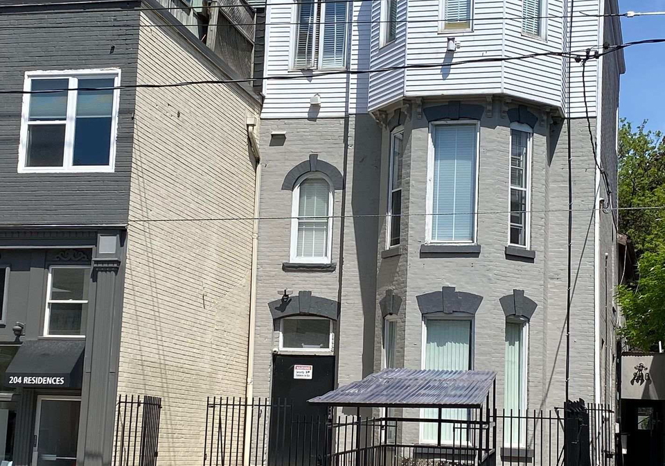 206-carlton-street-toronto-ontario-c12335112