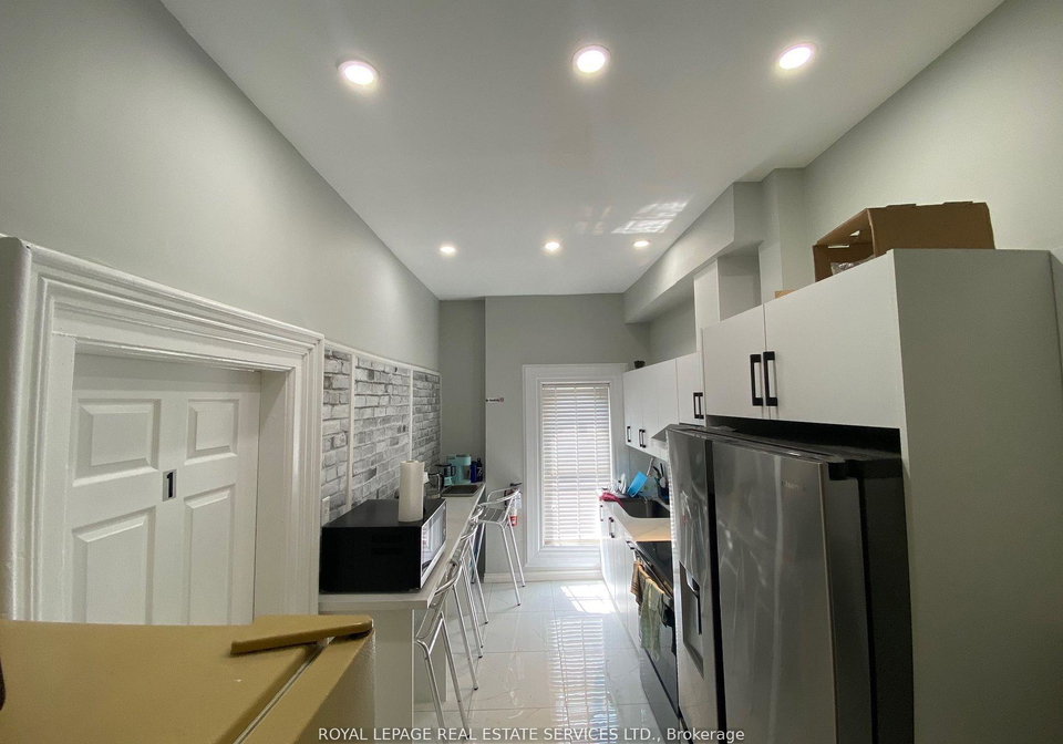 206-carlton-street-toronto-ontario-c12335112