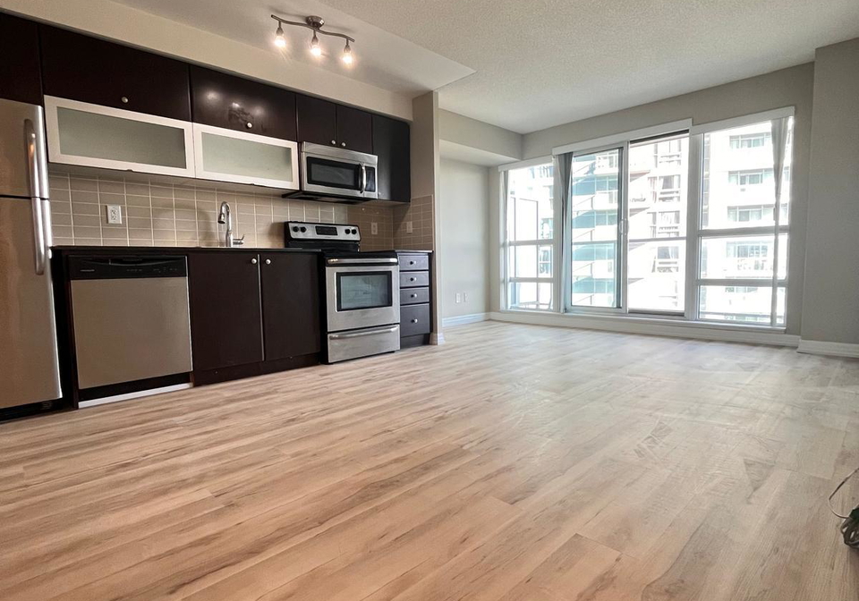 2015-sheppard-avenue-north-york-ontario-c12335442