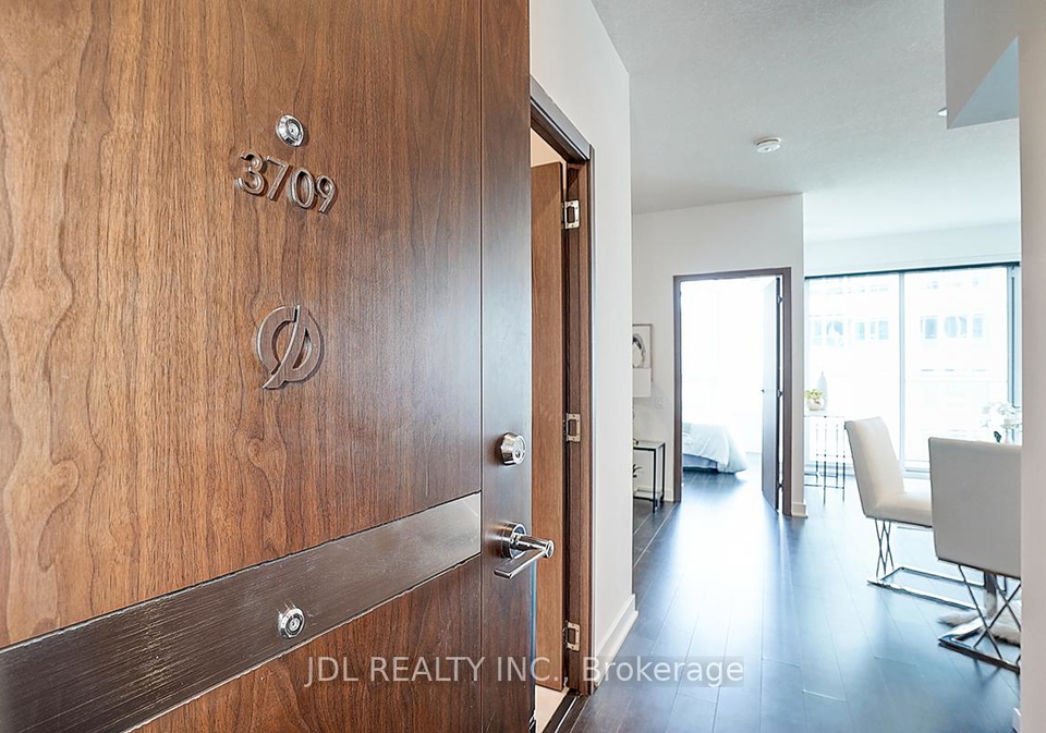 19-bathurst-street-toronto-ontario-c12335510