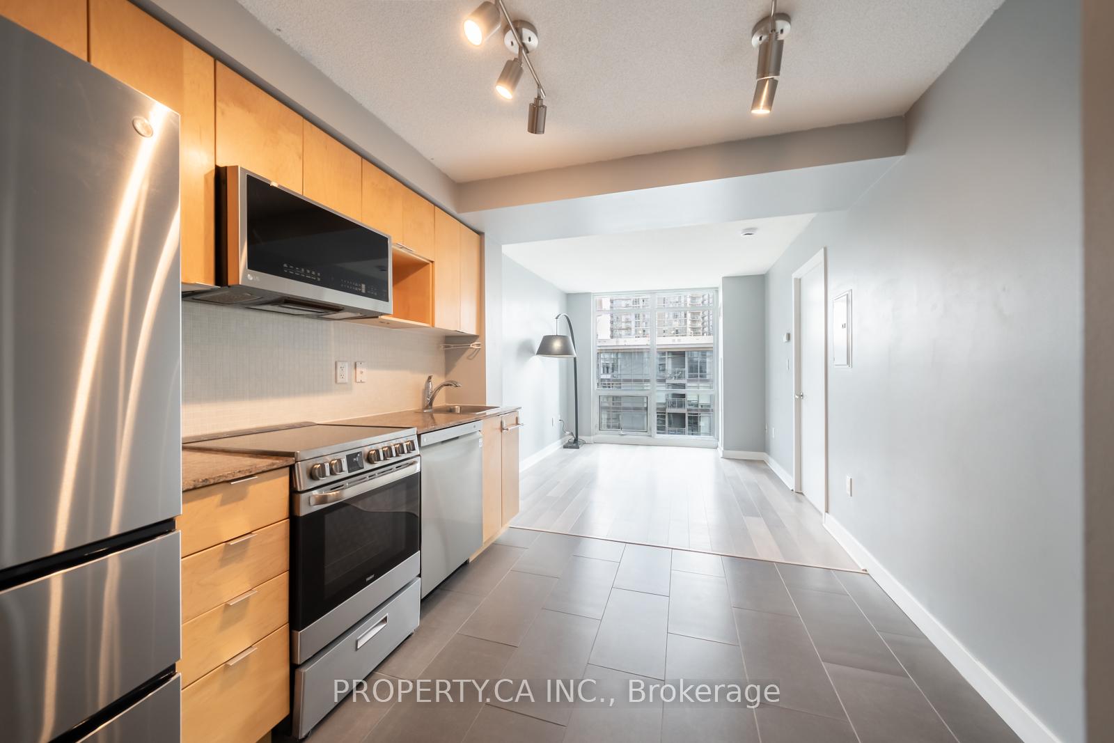 15-fort-york-boulevard-toronto-ontario-c12335547